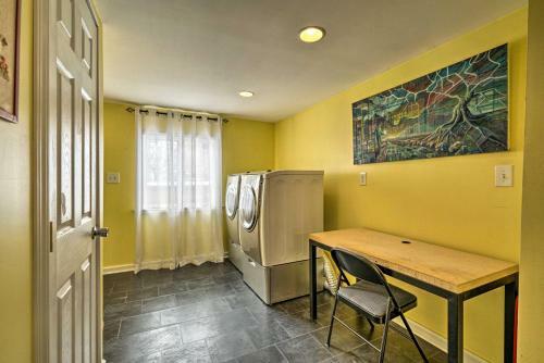 Modern, Comfortable Home, 2 Mi To Ub Campus!