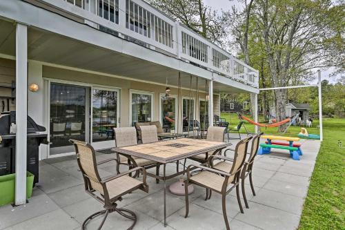 Luxe Lakefront Family Cottage With Private Dock