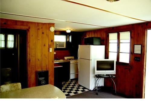 Fair Wind Motel And Cottages