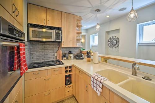 Home With Patio, 2 Blocks To St Lawrence River