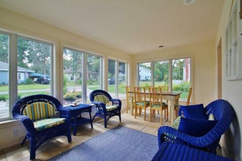 6 Evergreen Home