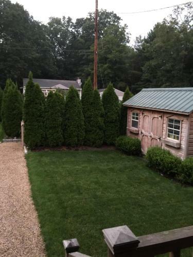 Modern Lakehouse Retreat , Great For Groups! By Cozysuites