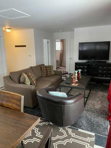 Relaxing 2br Lakehouse By Cozysuites