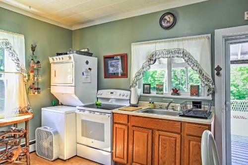 Hunter Home With Fire Pit And Yard On Main Street!