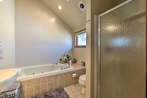 Modern Hunter Mountain Home 1 Mile From Resort!