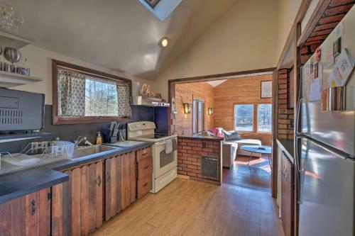 Modern Hunter Mountain Home 1 Mile From Resort!