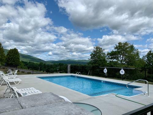 Hotel Cloud 9 Inn & Suites Lake George