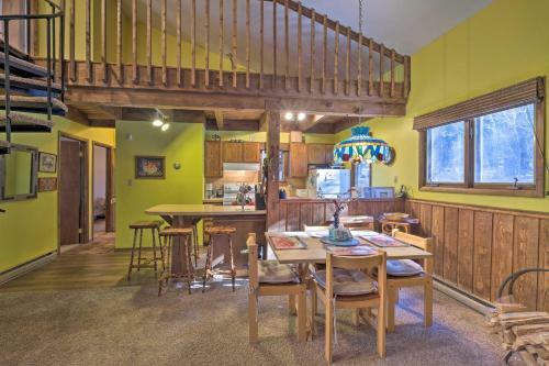 Pet-friendly Maplecrest Cabin Home With 2 Decks