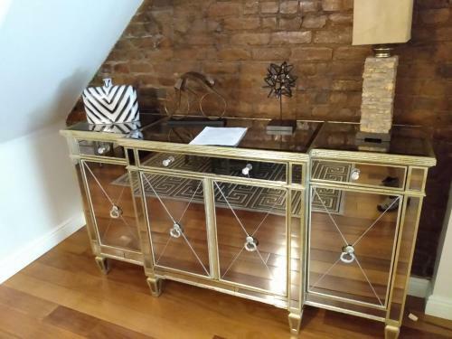 Large, Modern, Classy, Good For Families And Large Groups