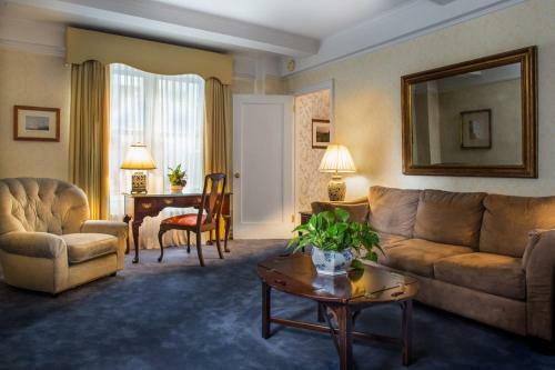 Roger Smith Hotel By Suiteness
