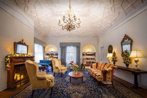 Roger Smith Hotel By Suiteness