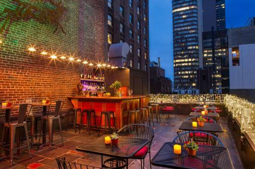Roger Smith Hotel By Suiteness