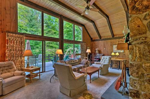 Thirteenth Lake Chalet With Deck, Walk To Water!