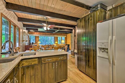 Thirteenth Lake Chalet With Deck, Walk To Water!