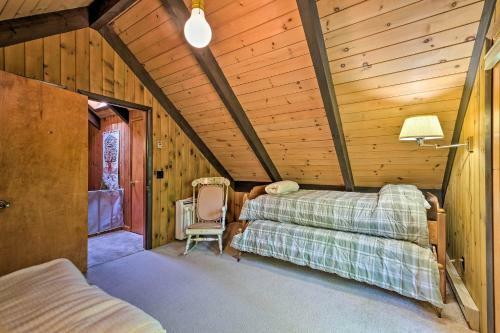 Thirteenth Lake Chalet With Deck, Walk To Water!