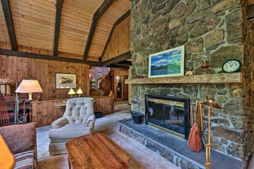 Thirteenth Lake Chalet With Deck, Walk To Water!