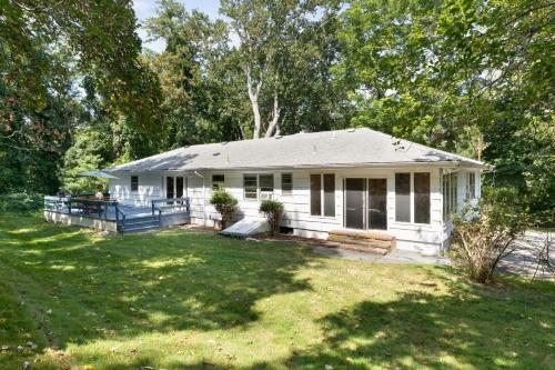 The Parkside Retreat In Noyac