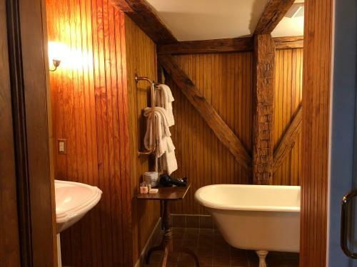 Bed & Breakfast 1708 House