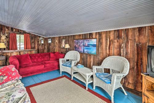 Quiet Cabin On Glen Lake With Boat Dock And Deck!