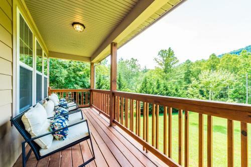 New Listing! Updated Cottage With Deck On Big Parcel Home
