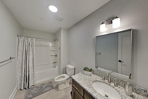 Apartamento Chic Retreat: Walk To Dining, Shops, Entertainment Condo