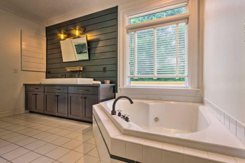 Modern Asheville Sanctuary On Elk Mountain!