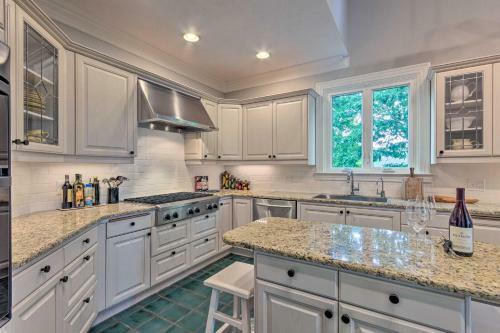 Modern Asheville Sanctuary On Elk Mountain!