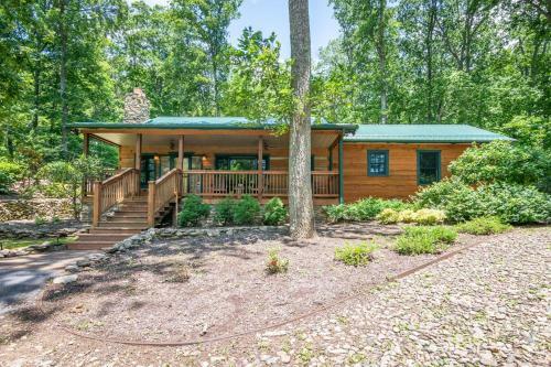 Cool Stream Lodge Cabin