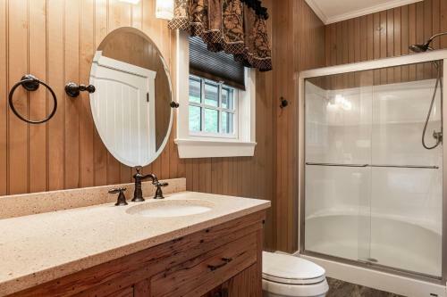 Cool Stream Lodge Cabin