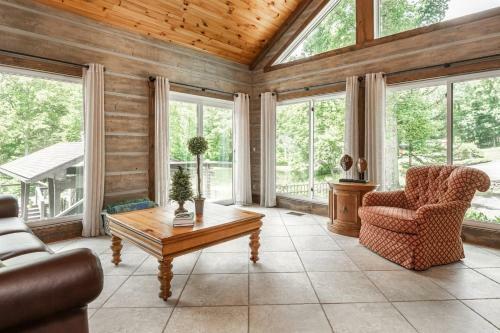 Cool Stream Lodge Cabin