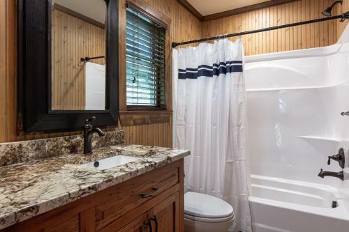 Cool Stream Lodge Cabin