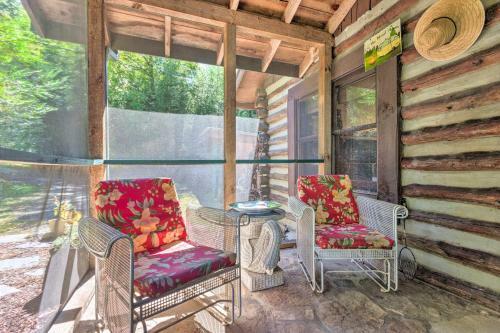Rustic-yet-cozy Cabin With Patio, 12mi To Asheville!
