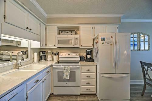 Apartamento Updated Oceanfront Retreat With Pool, Steps To Beach
