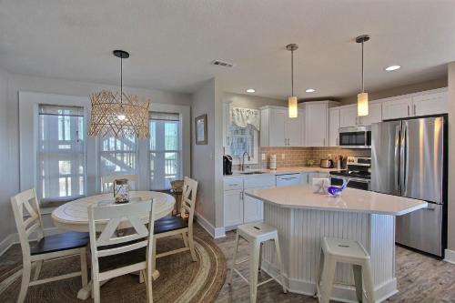 41057-2 Hwy 12 Islander Condo