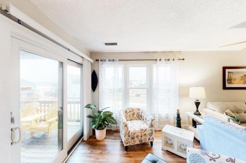 41057-2 Hwy 12 Islander Condo