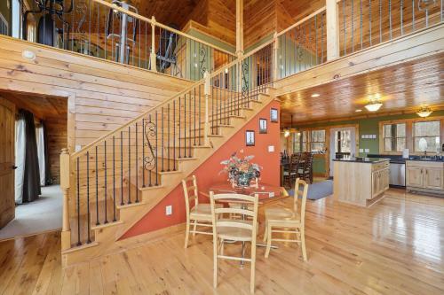 Getaway With Game Room And Views - 3 Mi To Beech Mtn!