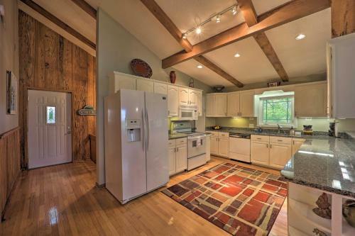 Beech Mountain Golf Course Home With Game Room!