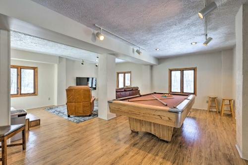 Spacious Mountain Retreat 2 Mi To Ski Slopes!