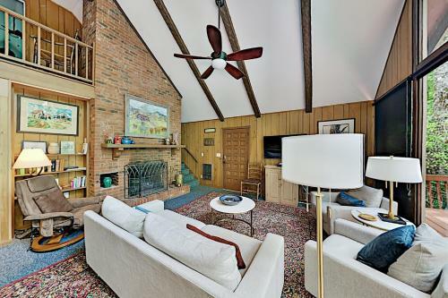 1682 Connestee Trl Cottage