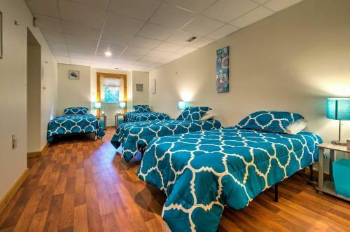 Upper Lodge Brevard Cabin On 80 Acres With Pool!