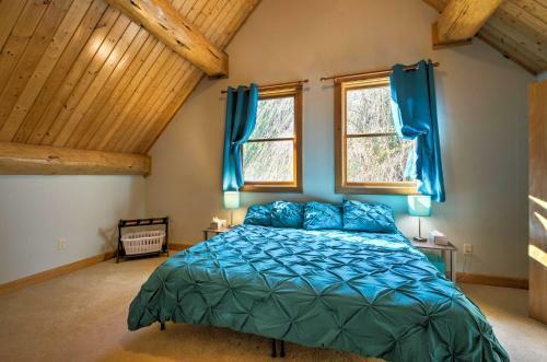 Upper Lodge Brevard Cabin On 80 Acres With Pool!
