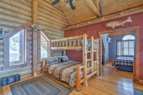 Boone Cabin With Deck, Hot Tub, And Mountain Views!