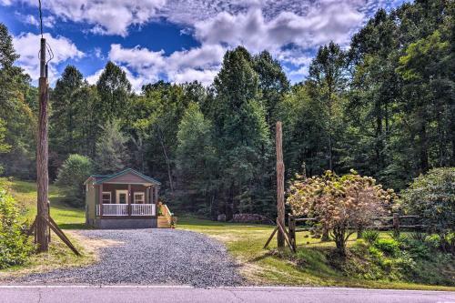 Brevard Cabin Tiny Living Near Big Adventure