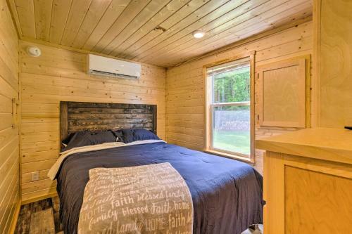 Brevard Cabin Tiny Living Near Big Adventure