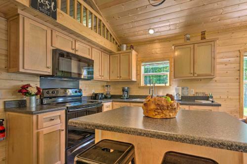 Brevard Cabin Tiny Living Near Big Adventure