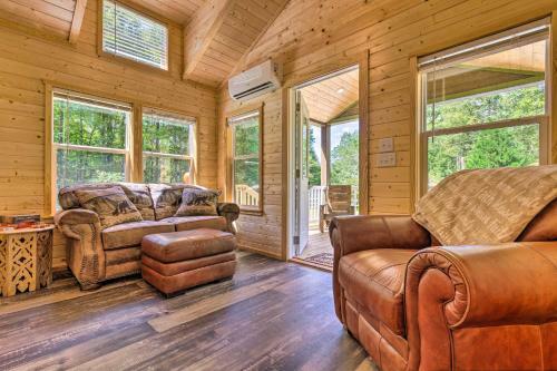 Brevard Cabin Tiny Living Near Big Adventure