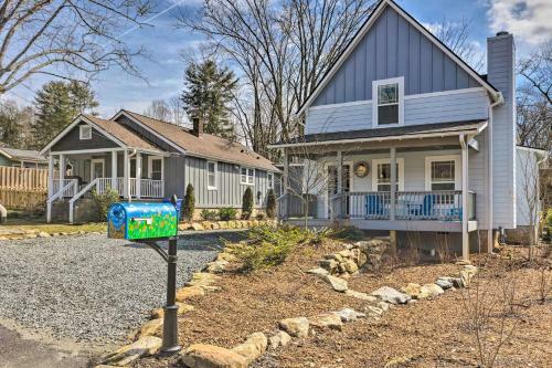 Downtown Brevard Retreat With Fire Pit And Deck!