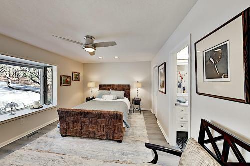 Spacious Lakefront Home - Pool, Tennis & Golf Home