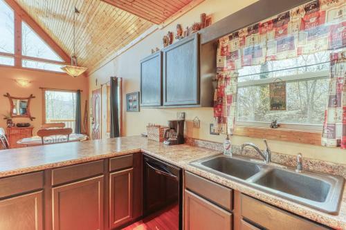 2 Bed 2 Bath Vacation Home In Bryson City