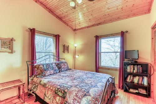 2 Bed 2 Bath Vacation Home In Bryson City